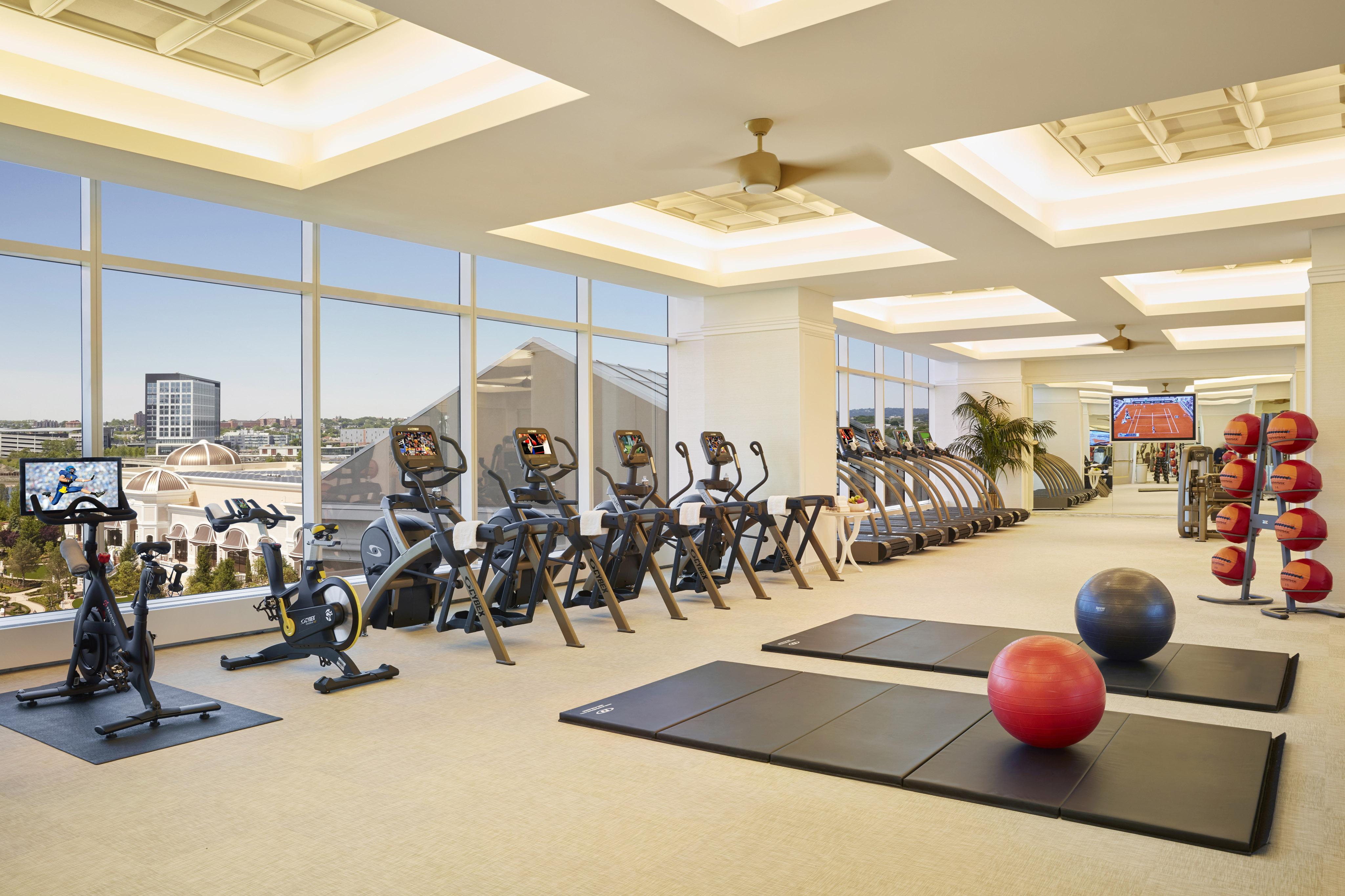 Encore Boston Harbor Everett Exterior foto The gym at The Ritz-Carlton, Downtown, Los Angeles