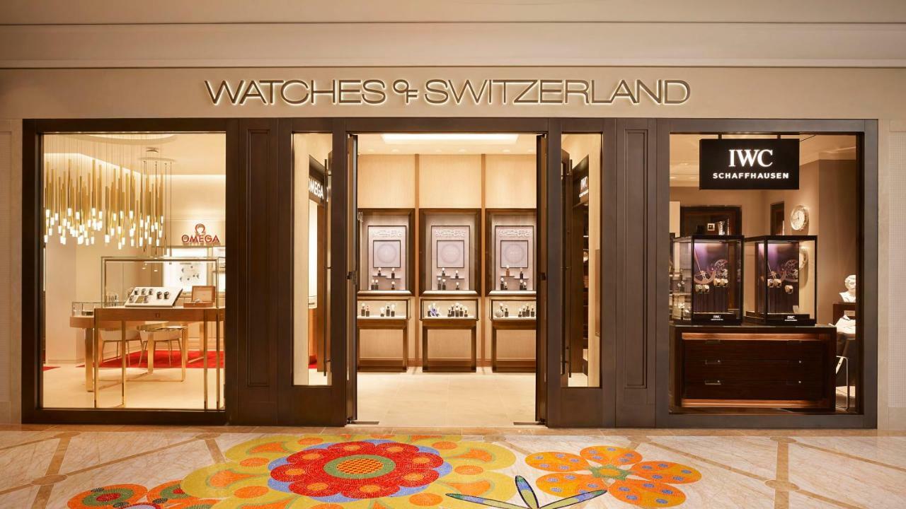 Encore Boston Harbor Everett Exterior foto The Watches of Switzerland store at The Landmark, Hong Kong